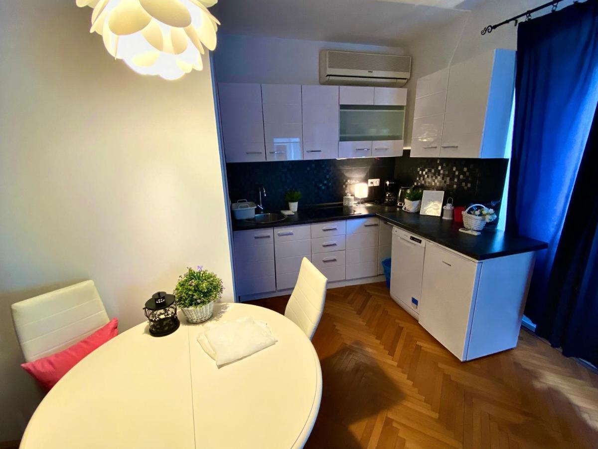 City Square Apartment Пореч Екстер'єр фото